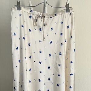 Rachel Zoe satin white maxi skirt with blue floral print size 8